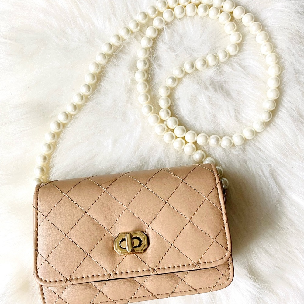 Small chevron shoulder bag 💼✨🤍🤍🤎